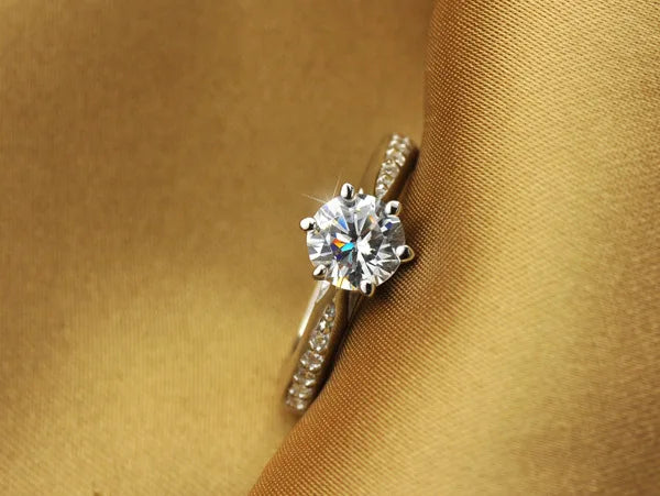 Vera Diamond Ring